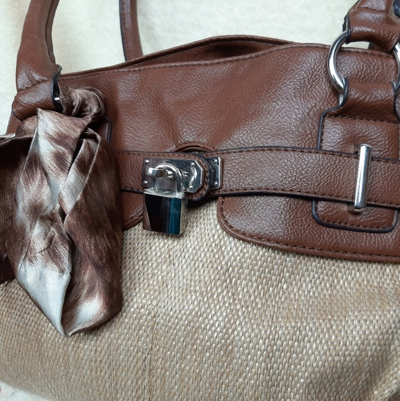 SOLD Call it spring shoulder bag - like new - Picture 7 of 12